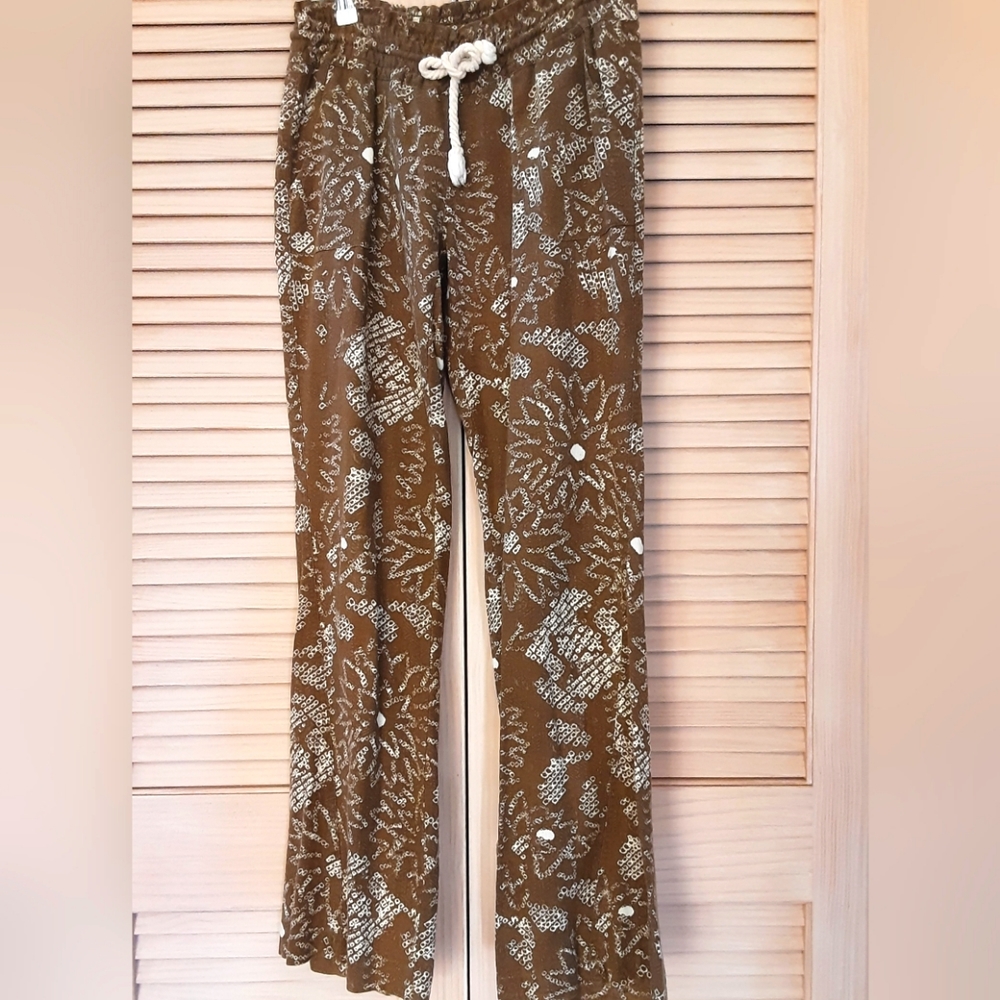 Olive Green and White Design Roxy Summer Pants